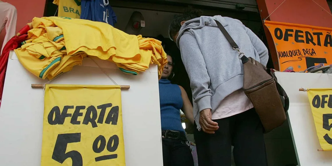 Camisetas estão custando muito mais barato agora