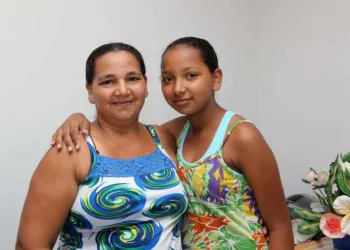 Maria Cleia de Melo e a filha