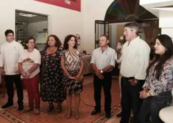“Resolvemos fazer um festival mostrando o que a gente tem na nossa raiz", disse a primeira-dama Marlúcia Cândido (C)