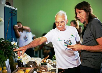 Cantor conheceu a Apae de Cruzeiro