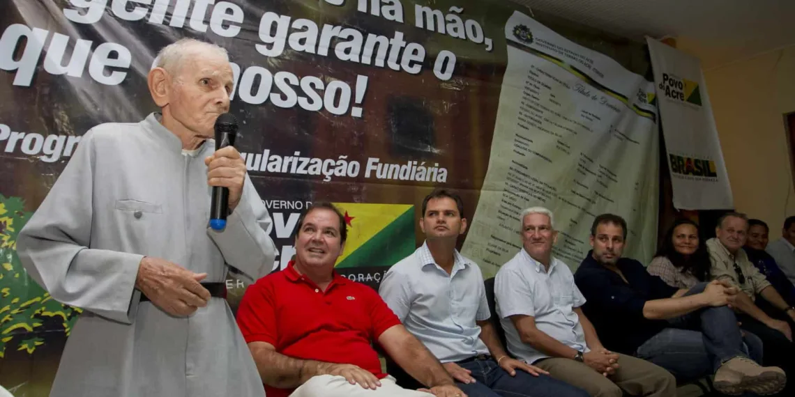 Padre Paolino Baldassari, de Sena, em encontro ontem