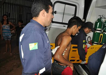 Jovem leva facada nas costas no Bairro Defesa Civil