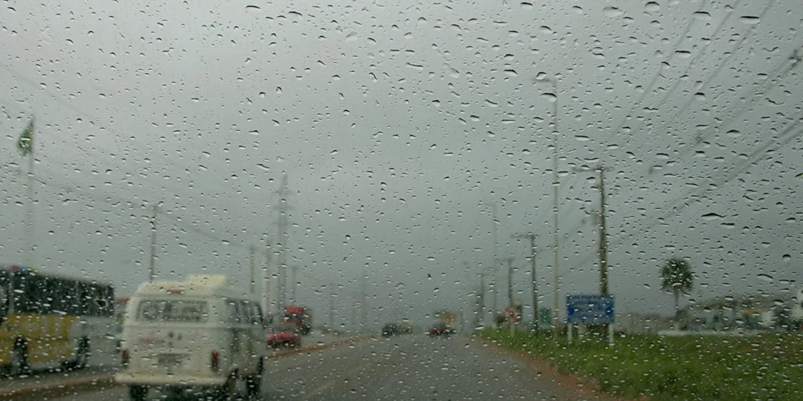 Frente fria chegou a Rio Branco com chuvas esparsas