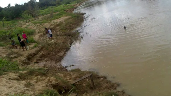 Mãe morre afogada ao tentar salvar filha no Rio Acre