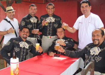 Mexicanos superam eliminação na Copa e fazem festa no Acre
