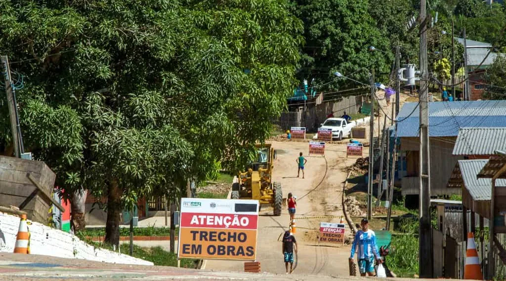Obras de esgotamento sanitário e pavimentação não param em três municípios