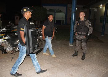 Polícias do Acre e BOL recuperam objetos e prendem acusados