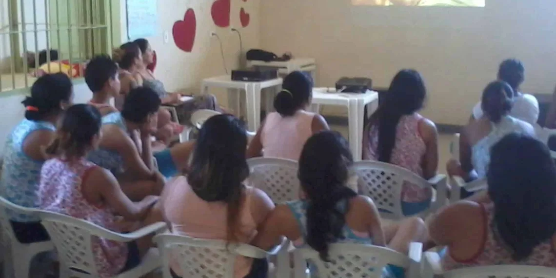 Socioeducandas participam de grupo reflexivo sobre a valorização familiar