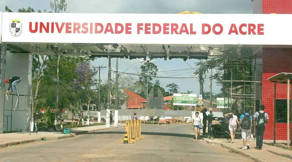 Acadêmico estuda Letras/Inglês e Direito na Ufac