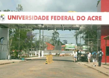 Acadêmico estuda Letras/Inglês e Direito na Ufac