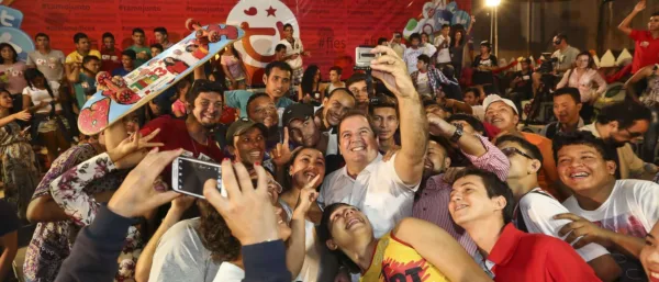 Tião Viana debate política com a juventude no lançamento da Arena Digital