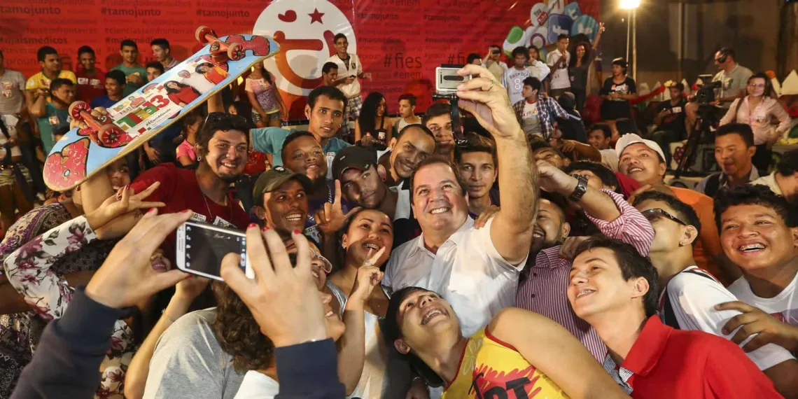 Tião Viana debate política com a juventude no lançamento da Arena Digital