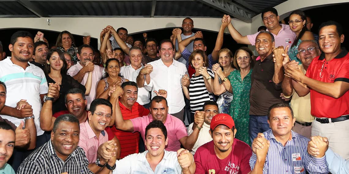 Tião Viana com lideranças partidárias e comunitárias