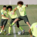 Neymar, Marcelo e David Luiz
brincam com a bola no aquecimento