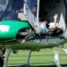Neymar acena de dentro do helicóptero antes de deixar a Granja Comary; jogador está fora da Copa