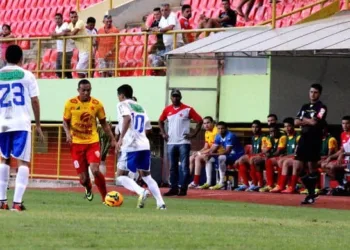 Zagueiros são decisivos e Rio Branco bate São Raimundo/RR na estreia da Série D
