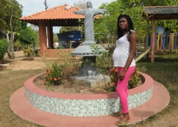 Haitianas grávidas fazem longo percurso para ter os filhos no Brasil
