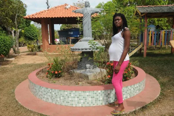 Haitianas grávidas fazem longo percurso para ter os filhos no Brasil