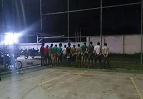 Trinta pessoas são presas depois de briga entre gangues na praça de Rio Branco