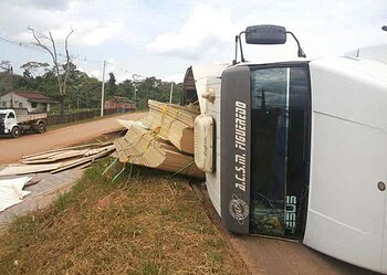 Acidente aconteceu em uma curva na Via Verde
