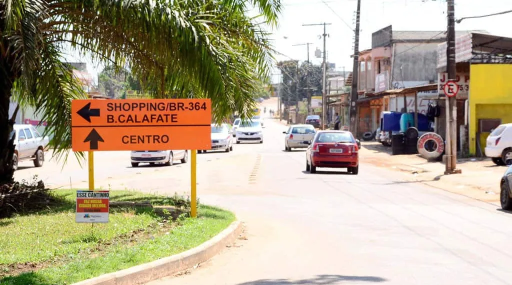 Placas sinalizam como fica o tráfego para a região