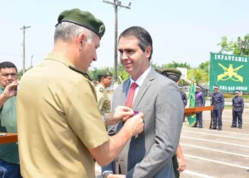 Prefeito recebe a homenagem