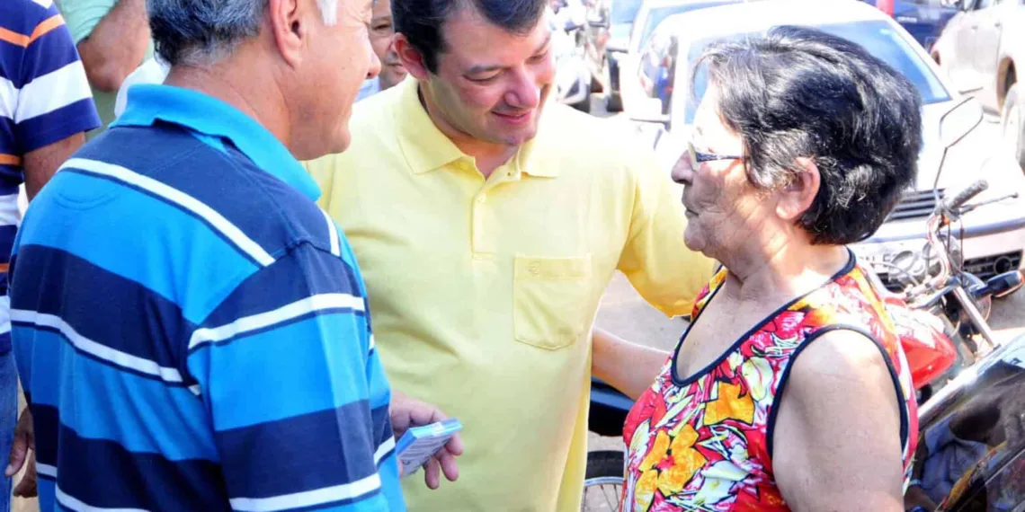 Candidatos conversaram com moradores e comerciantes