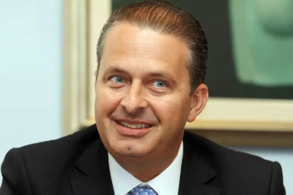 Eduardo Campos morre em queda de avião em Santos