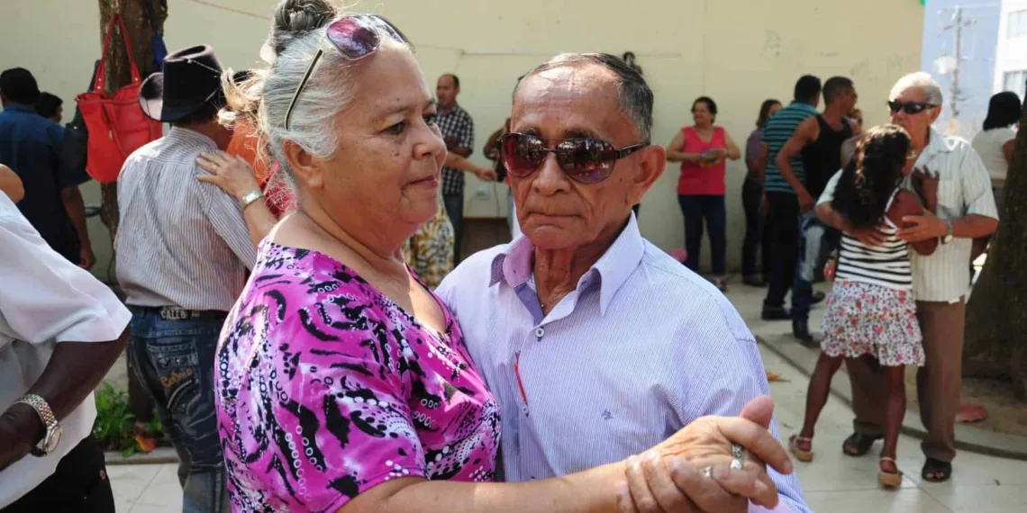 Senadinho 14 anos: idosos fazem da dança terapia e ainda encontram o amor