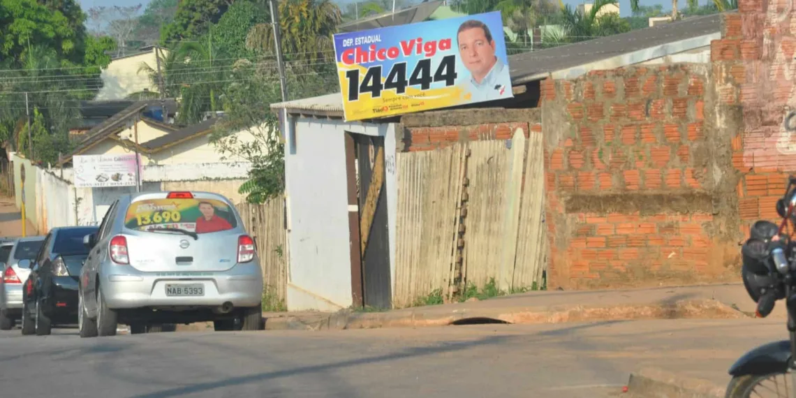 Placas em casas apresentam série de irregularidades