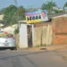 Placas em casas apresentam série de irregularidades