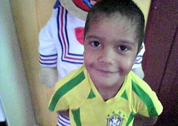 Menino morre dias após cair de árvore e família acusa hospital