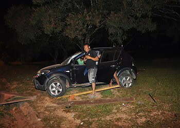 Homem perde o controle e capota o carro na Via Verde