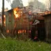 Suposta tentativa de suicídio termina com duas casas incendiadas  no Airton Sena