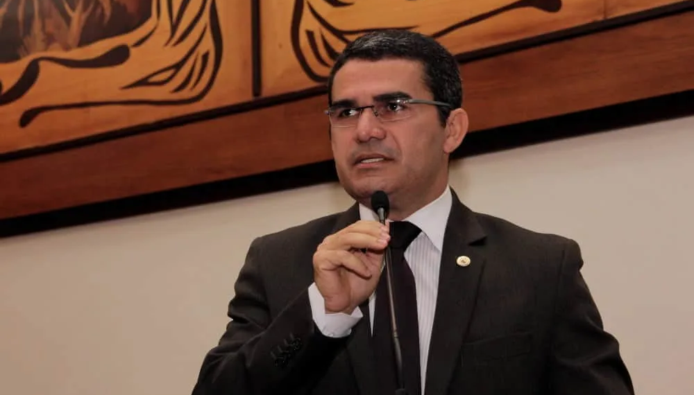Deputado entende que concursados devem ser chamados