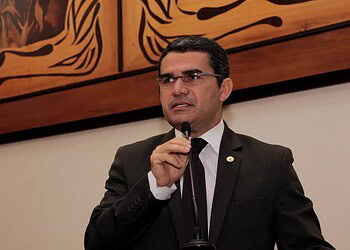 Deputado entende que concursados devem ser chamados