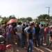 Moradores do bairro Irineu Serra fecham rua em protesto