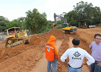 Prefeito Marcus Alexandre e técnicos inspecionam obras