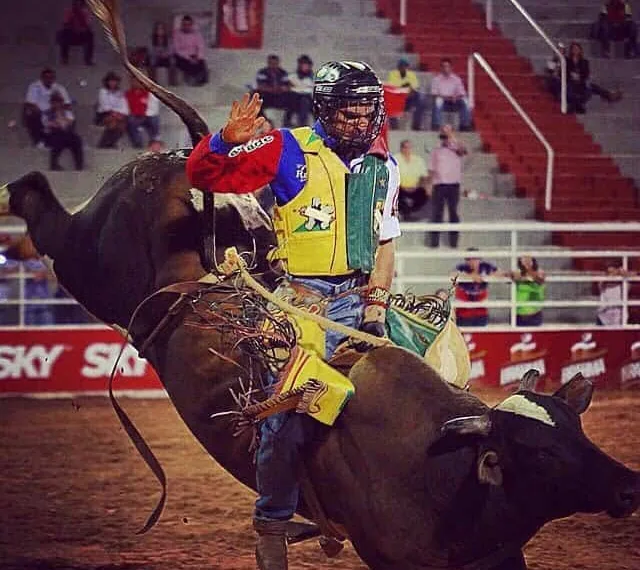 Peões acreanos ficam entre os 15 melhores na primeira noite da Liga Nacional de Rodeio