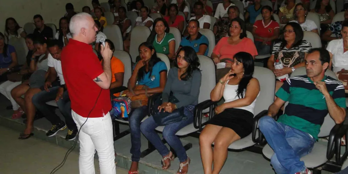 Atividades beneficiarão 8 turmas constituídas por 326 professores