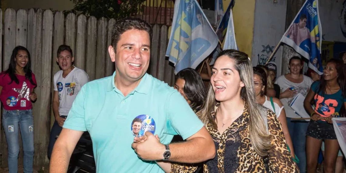 Candidato e a esposa recebidos no Bairro Seis de Agosto