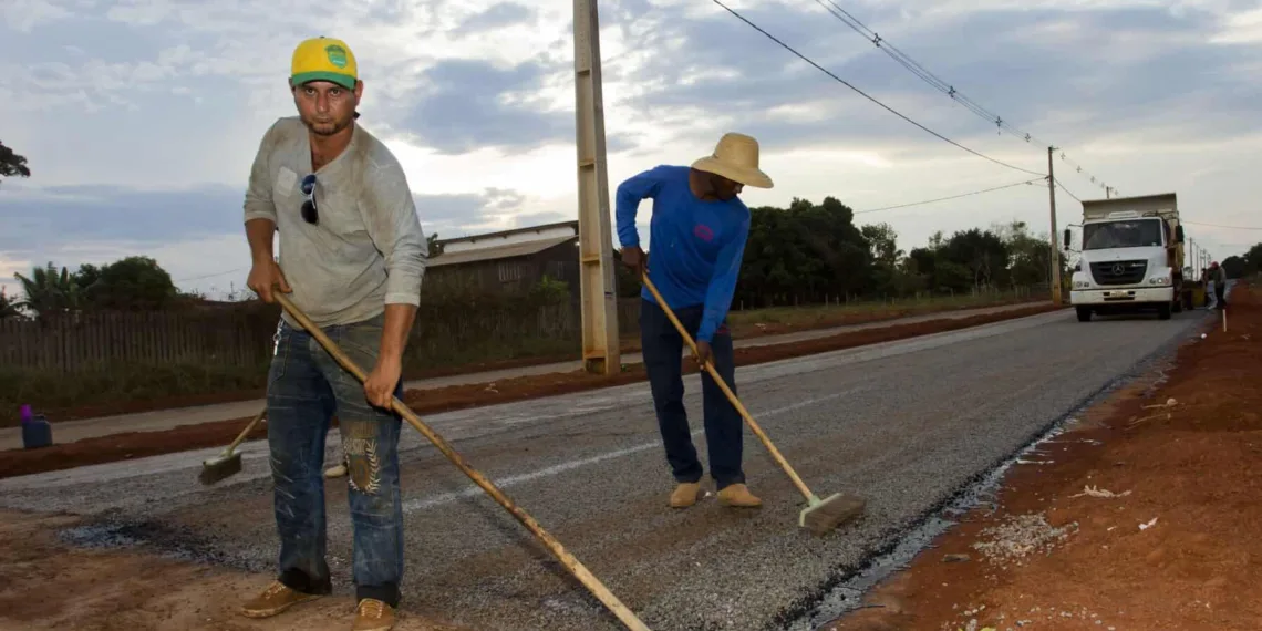 População recebe 22km de vias asfaltadas só este mês