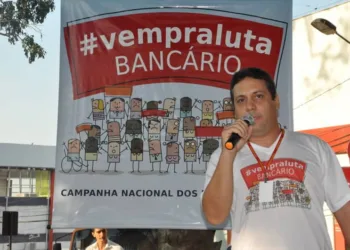 Edmar Batistela em movimento ontem de manhã no Centro