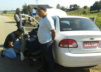 Taxista é preso em flagrante com drogas e quantia em dinheiro