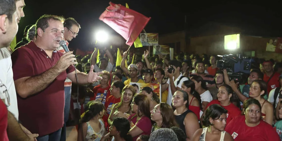 Multidão faz festa com Tião Viana e Perpétua em caminhada no São Francisco