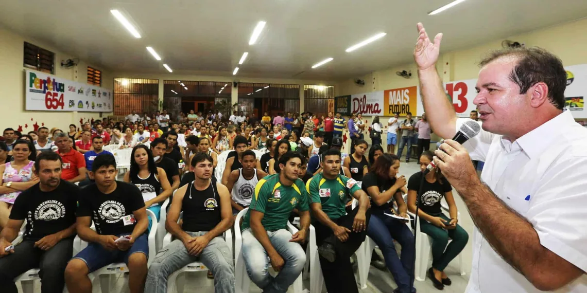 Tião Viana apresenta propostas para lideranças sociais e funcionários de empresa