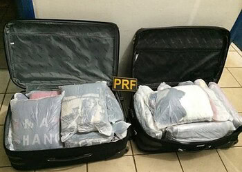 Drogas e contrabando são apreendidos pela PRF e duas pessoas são presas