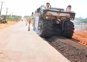 Obras estão na fase final da compactação do solo
