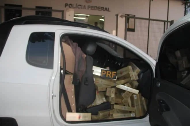 Carro lotado de cigarro é apreendido na BR-317