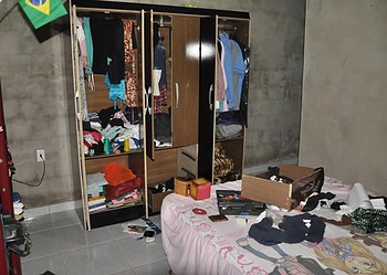 Ladrões reviraram todo quarto atrás de coisas valiosas